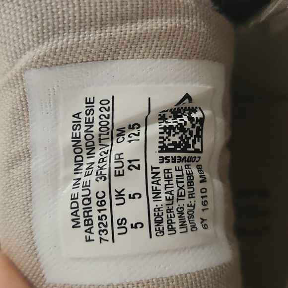 Converse Toddler Size 5 Leather Shoes - Picture 3 of 3